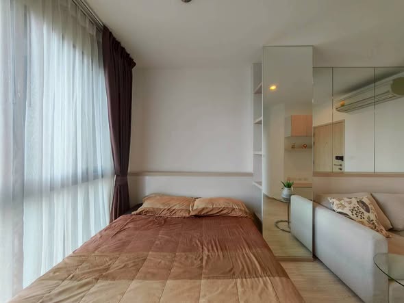 bedroom and room interior of Ideo Mobi Sukhumvit Eastgate