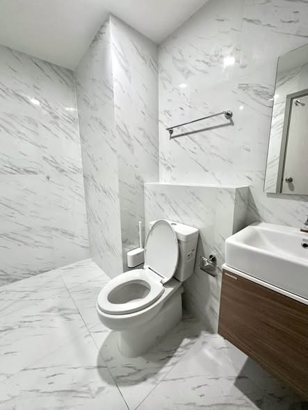 bathroom of Ideo Mobi Sukhumvit Eastpoint