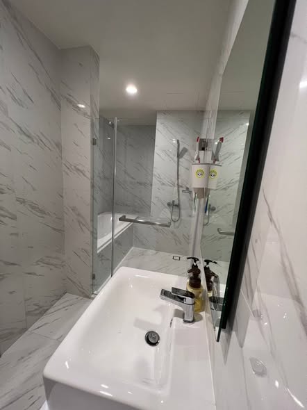 bathroom of Ideo Mobi Sukhumvit Eastpoint