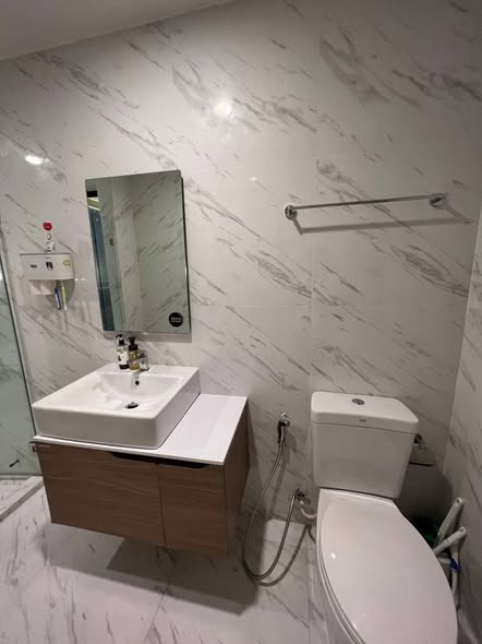 bathroom of Ideo Mobi Sukhumvit Eastpoint