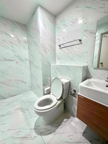 bathroom of Ideo Mobi Sukhumvit Eastpoint