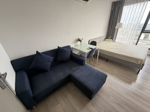 bedroom and living room of Ideo Mobi Sukhumvit Eastpoint