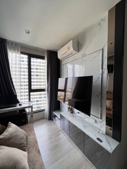 bedroom and living room of Ideo Mobi Sukhumvit Eastpoint