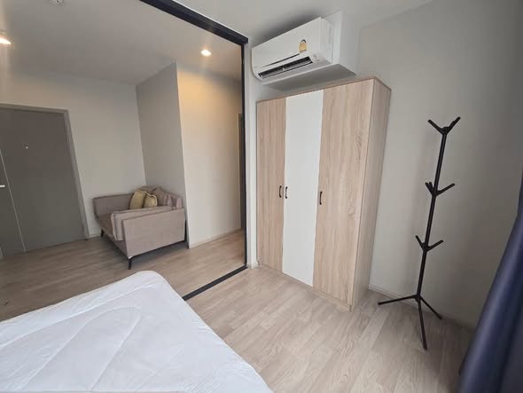 bedroom and room interior of Ideo Mobi Sukhumvit Eastpoint