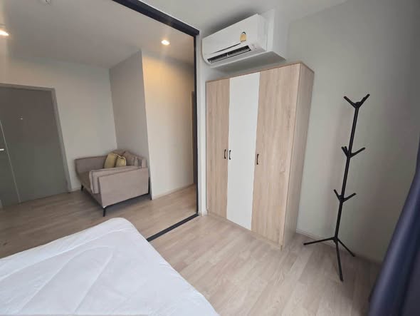 bedroom and room interior of Ideo Mobi Sukhumvit Eastpoint
