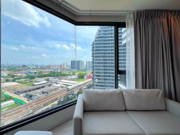 bedroom and room interior of Ideo Mobi Sukhumvit Eastpoint