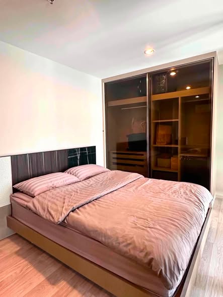 bedroom and room interior of Ideo Mobi Sukhumvit Eastpoint