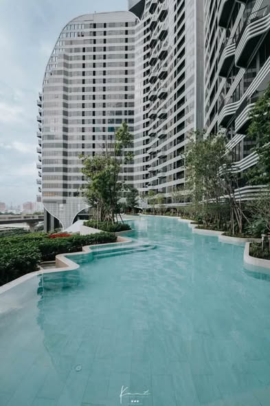 pool of Ideo Mobi Sukhumvit Eastpoint