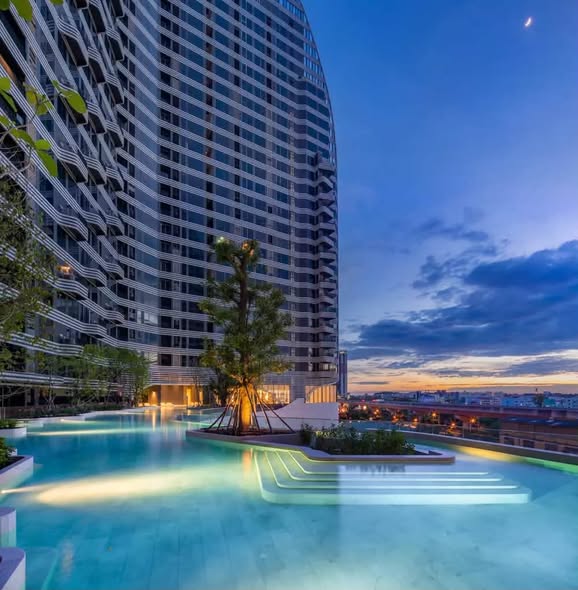 pool of Ideo Mobi Sukhumvit Eastpoint