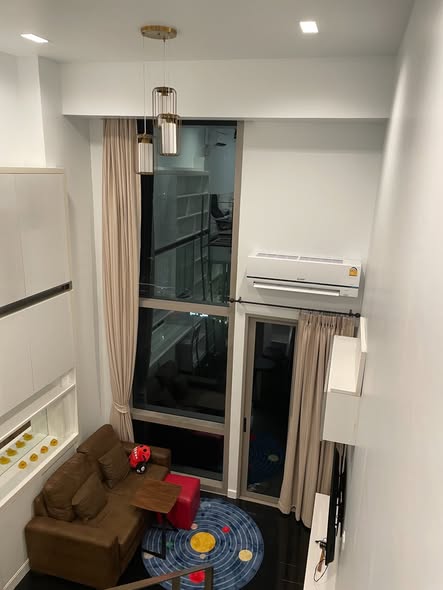 room interior of Ideo Morph 38