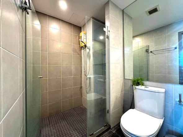 room interior and bathroom of Ideo O2 – Building A