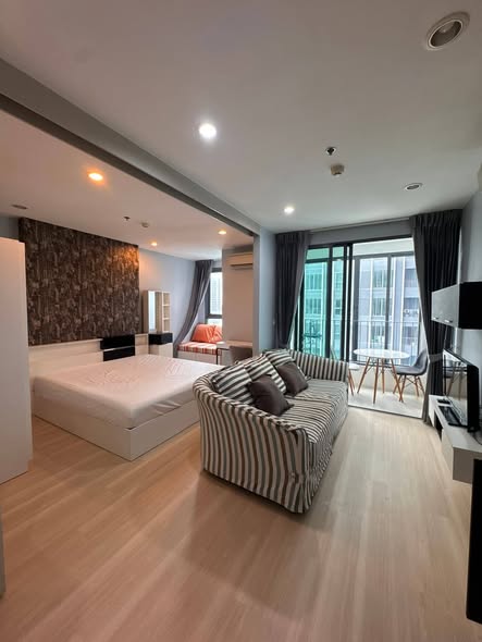 bedroom and living room of Ideo Q Chula-Samyan