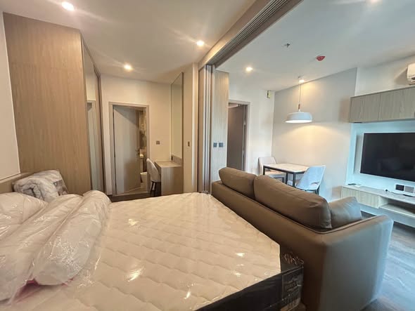 bedroom and living room of Ideo Q Ratchathewi