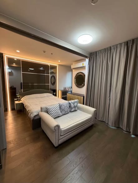 living room and bedroom of Ideo Q Ratchathewi