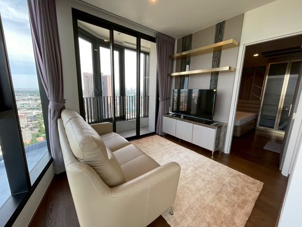living room and room interior of Ideo Q Sukhumvit 36