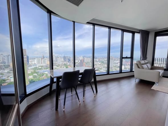 living room and room interior of Ideo Q Sukhumvit 36