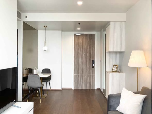 living room and room interior of Ideo Q Sukhumvit 36