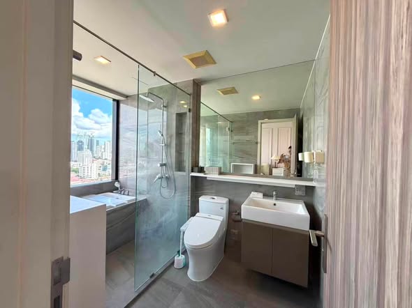 room interior and bathroom of Ideo Q Sukhumvit 36