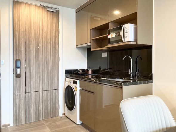 room interior and kitchen of Ideo Q Sukhumvit 36
