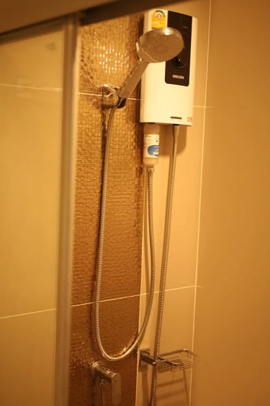 bathroom of IDEO Rama9 – Asoke