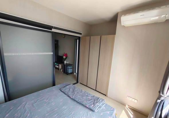 bedroom and room interior of IDEO Sukhumvit 115