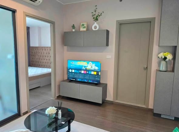 bedroom and room interior of Ideo Sukhumvit 93