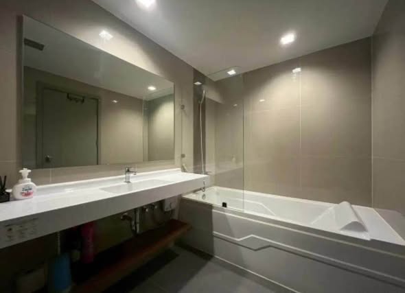 room interior and bathroom of Ideo Sukhumvit 93