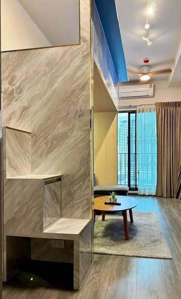 living room and bathroom of IDEO Sukhumvit Rama 4 ไอดีโอ สุขุมวิท-พระราม 4