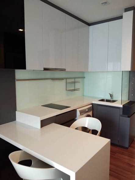 bathroom and kitchen of Ivy Ampio