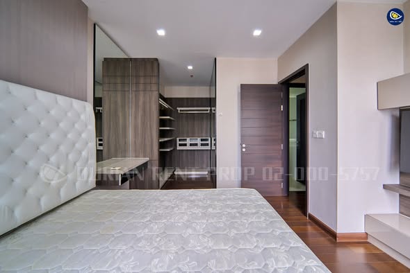 bedroom of Ivy Ampio