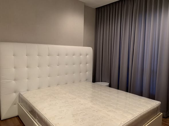 bedroom of Ivy Ampio