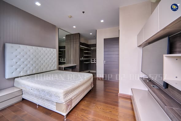 bedroom of Ivy Ampio