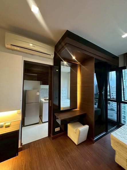 bedroom and room interior of Ivy Ampio