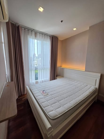 bedroom of Ivy Sathon 10