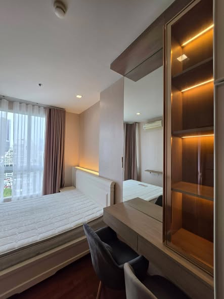 bedroom of Ivy Sathon 10