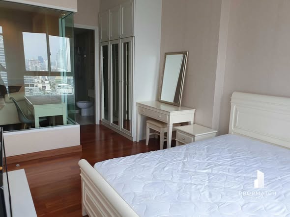 bedroom of Ivy Sathon 10
