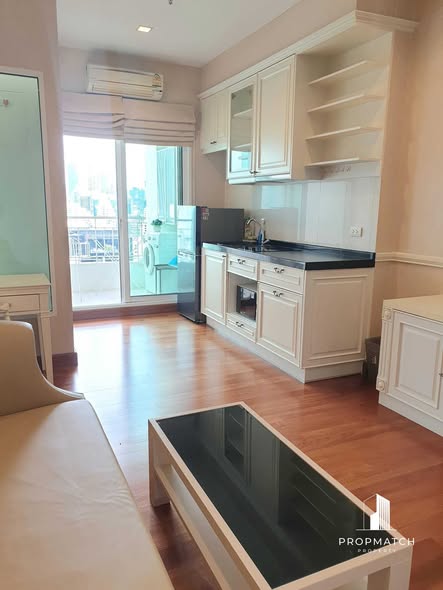 kitchen of Ivy Sathon 10