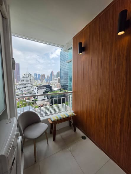 room interior of Ivy Sathon 10
