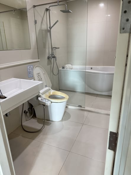 bathroom of IVY THONGLOR