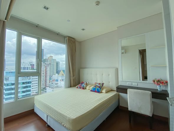 bedroom of IVY THONGLOR