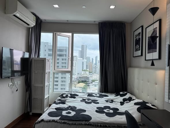 bedroom of IVY THONGLOR