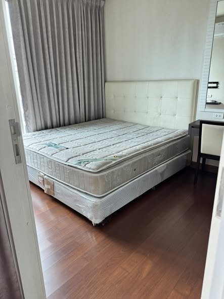 bedroom of IVY THONGLOR