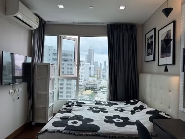bedroom of IVY THONGLOR