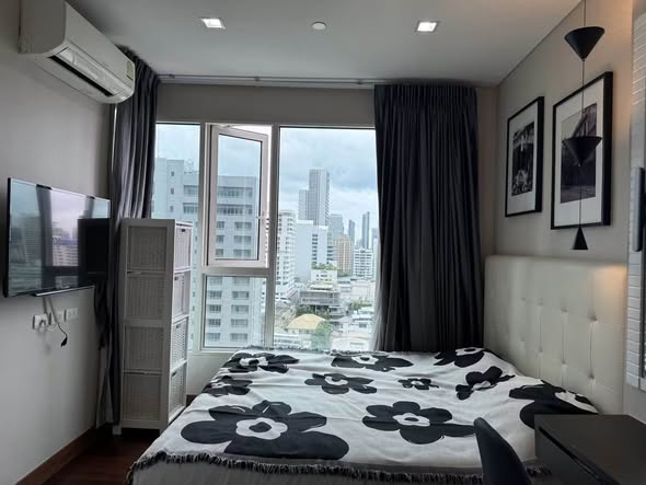 bedroom of IVY THONGLOR