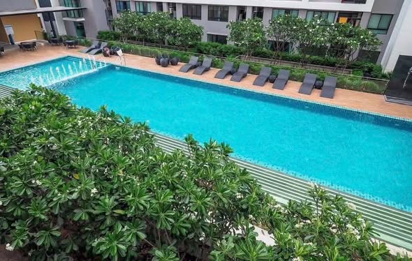 pool of J Condo Satorn-Kallaprapruk