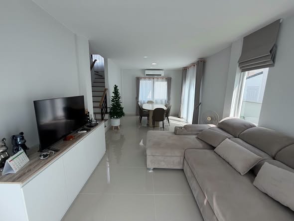 living room of Kanasiri Rama 2 – Wongwaen