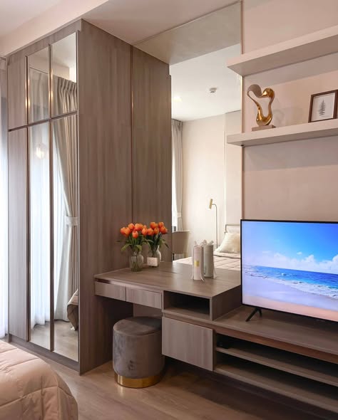 living room and bedroom and room interior and bathroom of KnightsBridge Prime Onnut