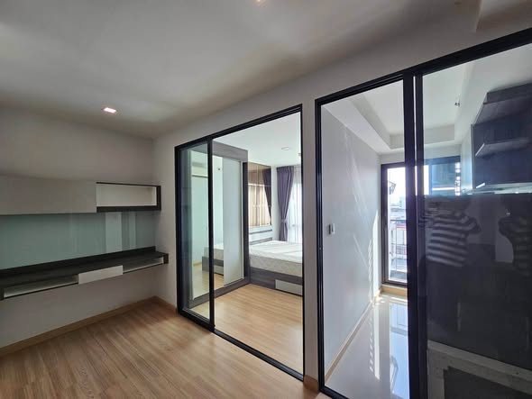 room interior of KnightsBridge Sky City