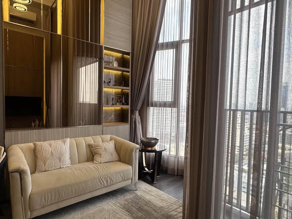 living room of KnightsBridge Space Ratchayothin