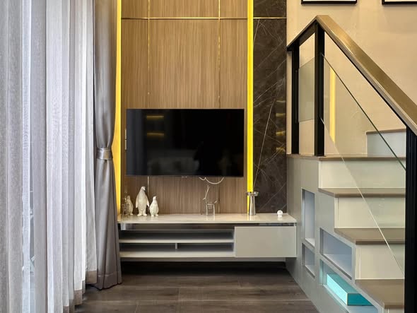 room interior and bathroom of KnightsBridge Space Ratchayothin